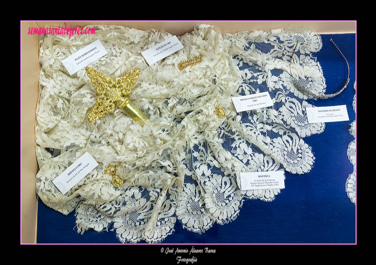 Mantilla, donación de las hermanas Rosario Asencio, Mercedes García, Mª Ángeles Lora y Ángeles Trillo