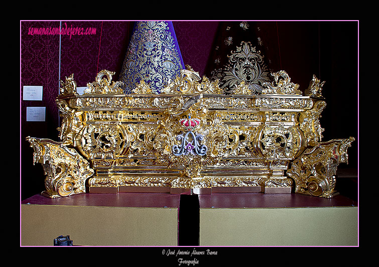 Dorado de la trasera del canasto del Paso de Misterio del Santísimo Cristo de Exaltación