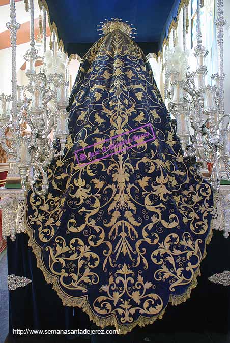 Manto de salida de María Santísima de la Concepción
