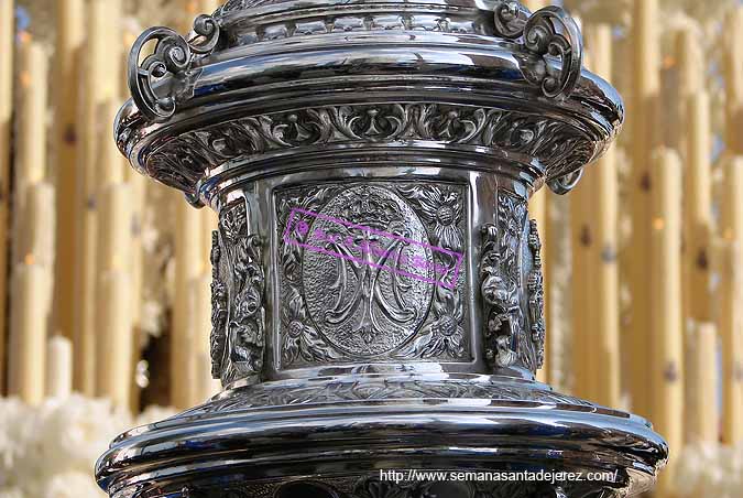 Cirial del cortejo del paso de Palio de la Hermandad del Cristo de la Exaltación