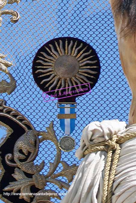 Detalle del sol en la vela de la Cruz del Santísimo Cristo de la Expiración