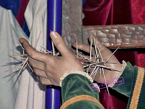 Mar&iacute;a Magdalena (Sagrado Descendimiento) (Manos con las corona de espinas de Cristo)