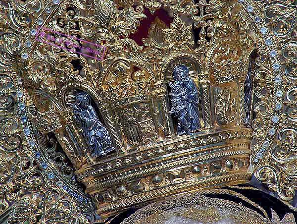 Canasto de la Corona de Nuestra Madre y Se&ntilde;ora de la Soledad. Es corona abierta.