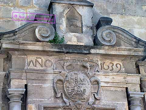 Iglesia de la Victoria (Detalle de referencia de fecha en la torre)