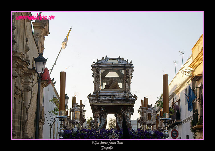 Paso de la Urna del Santo Entierro de Nuestro Señor