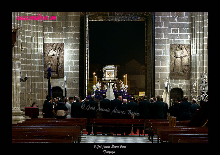 Paso de la Urna del Santo Entierro de Nuestro Señor