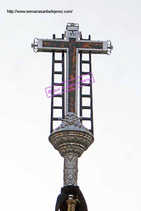 Cruz que remata el asta del Estandarte de la Hermandad del Santo Entierro
