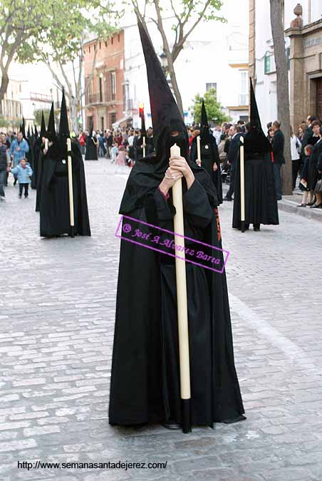 Nazareno del cortejo de palio de la Hermandad del Santo Entierro