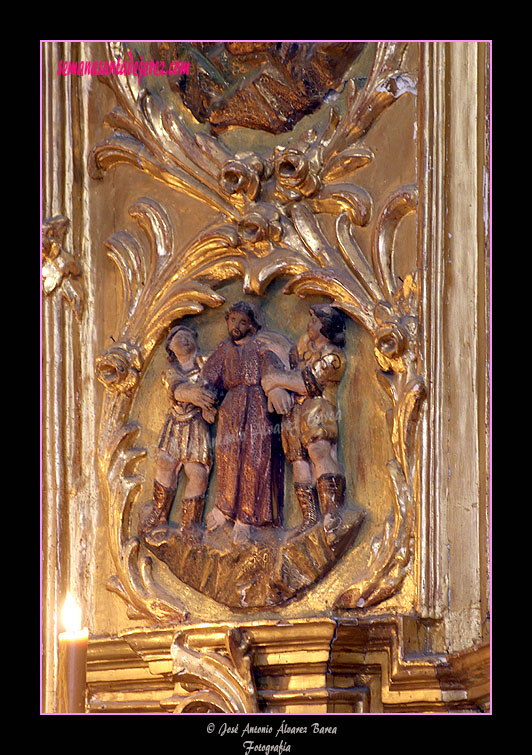 Medallón representado una Estación del Via-Crucis (Retablo Mayor de la Real Capilla del Calvario)