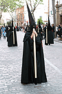 Nazareno del cortejo de palio de la Hermandad del Santo Entierro