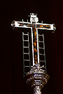 Cruz que remata el asta del Segundo Estandarte de la Hermandad del Santo Entierro