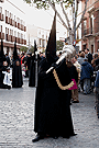 Nazareno con bocina de la Hermandad del Santo Entierro