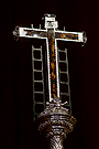 Cruz que remata el asta del Segundo Estandarte de la Hermandad del Santo Entierro