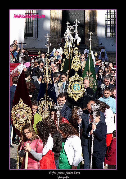 Representaciones de las Hermandades de la Ciudad con sus Estandartes en la Cofradía del Resucitado