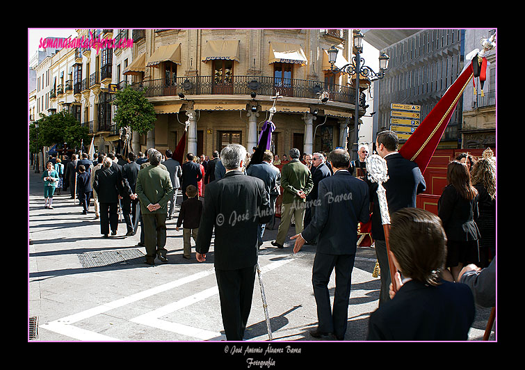 Representaciones de las Hermandades de la Ciudad con sus Estandartes en la Cofradía del Resucitado