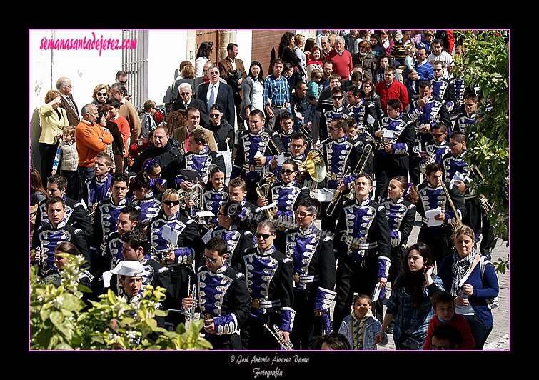 Agrupación Musical Nuestro Padre Jesús de Pasión de Jerez tras el paso de Cristo Resucitado