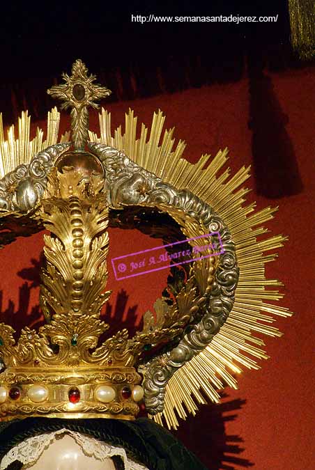 Ráfaga de la corona de camarin de María Santísima del Consuelo