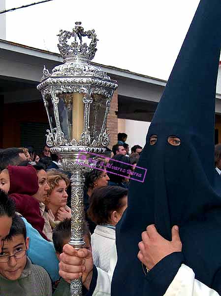 Farol que acompaña a la Cruz de Guía de la Hermandad del Consuelo 