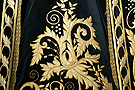 Detalle de los bordados de la saya de María Santísima del Consuelo