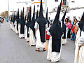 Nazarenos del cortejo de la Hermandad del Consuelo