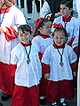 Pequeños monaguillos de la Hermandad del Consuelo