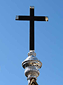 Cruz que remata el asta del Banderín de Santa Angela de la Cruz de la Hermandad del Consuelo