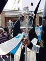 Faroles que acompañan a la Bandera de la Virgen de la Hermandad del Consuelo