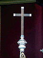 Cruz que remata el asta del Banderin de Santa Angela de la Cruz de la Hermandad del Consuelo