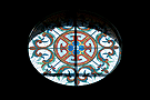 Cristalera de la fachada principal de la Capilla de María Santísima del Consuelo