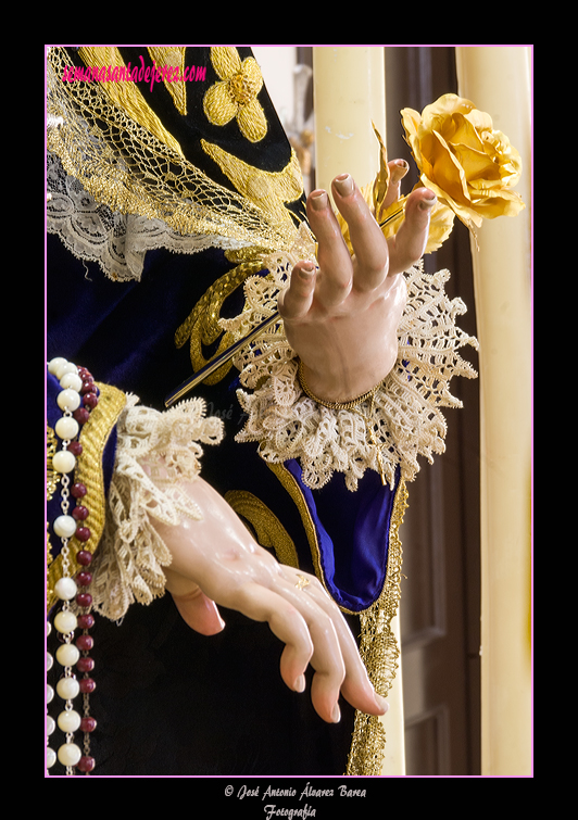 Manos de Angustia de María, Madre de la Iglesia