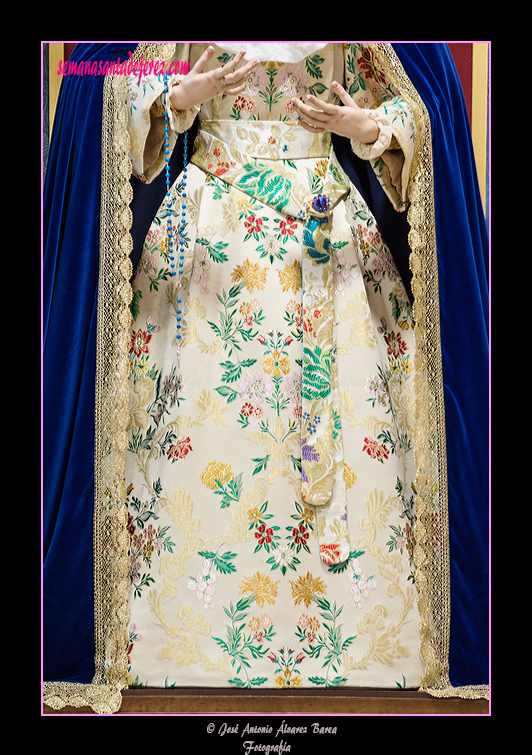 Saya de Angustia de María, Madre de la Iglesia
