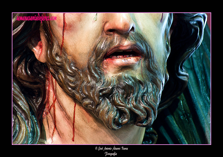 Detalle de la boca y barba de Nuestro Padre Jesús de la Salud