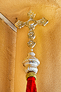 Cruz que remata el asta del Guión Sacramental de la Agrupación del Cristo de la Sed