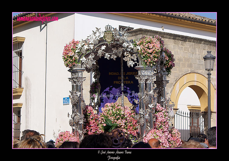Carreta con el Simpecado de la Hermandad del Rocío de Jerez de la Frontera