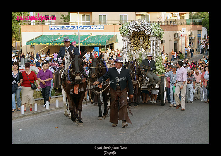Carreta con el Simpecado de la Hermandad del Rocío de Jerez de la Frontera