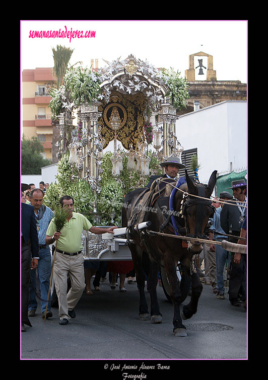 Carreta con el Simpecado de la Hermandad del Rocío de Jerez de la Frontera