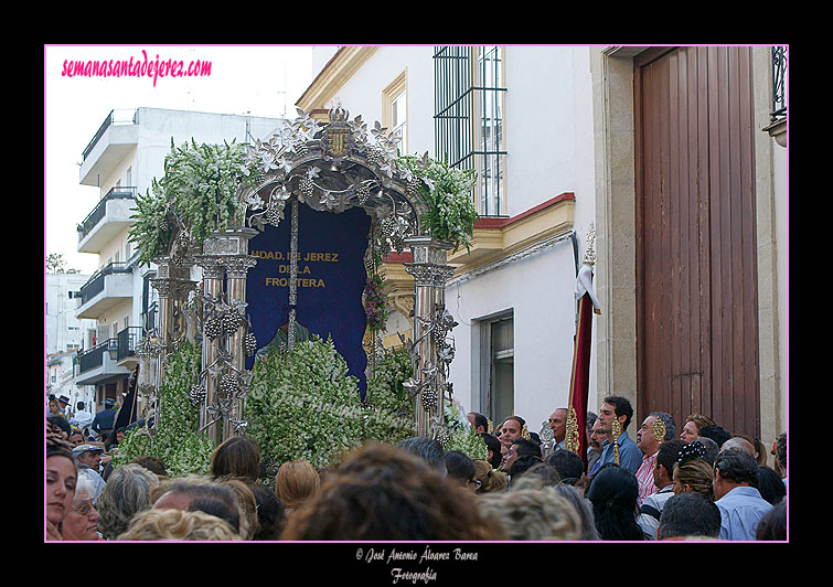 Carreta con el Simpecado de la Hermandad del Rocío de Jerez de la Frontera