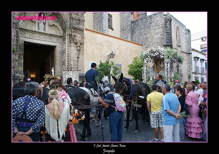 Carreta con el Simpecado de la Hermandad del Rocío de Jerez de la Frontera