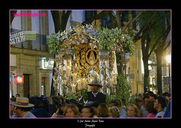 Carreta con el Simpecado de la Hermandad del Rocío de Jerez de la Frontera