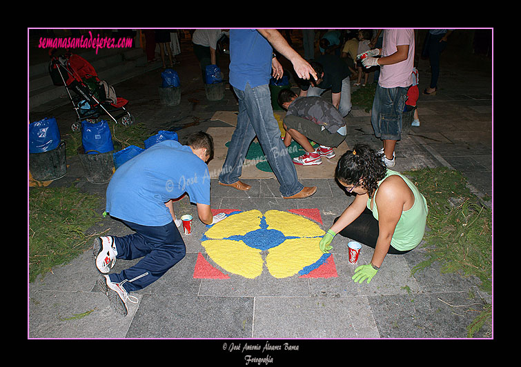 Montaje de alfombras para el Corpus Christi