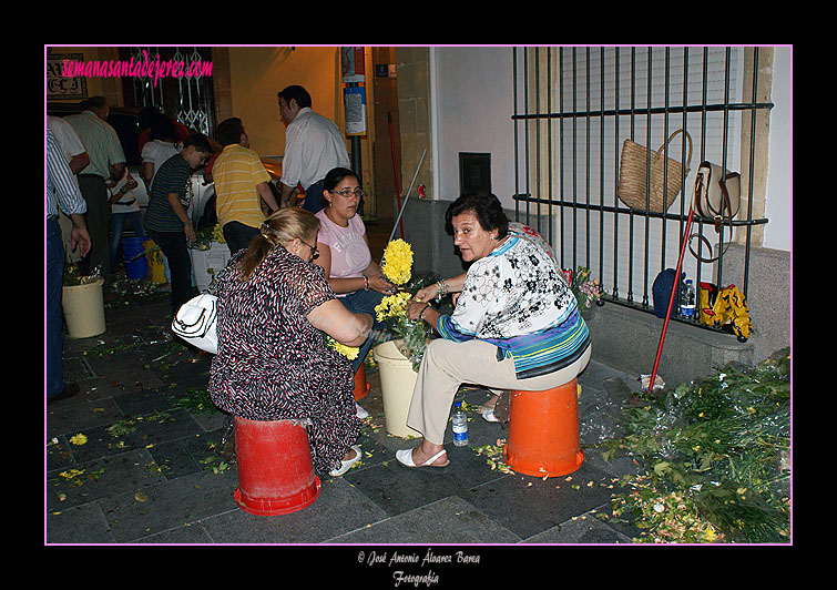 Montaje de alfombras para el Corpus Christi