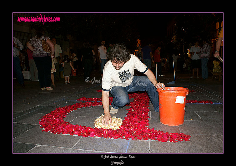 Montaje de alfombras para el Corpus Christi