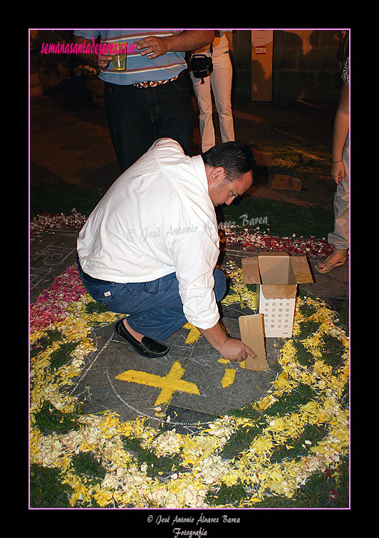 Montaje de alfombras para el Corpus Christi