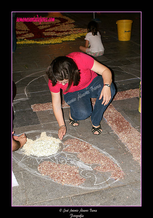 Montaje de alfombras para el Corpus Christi