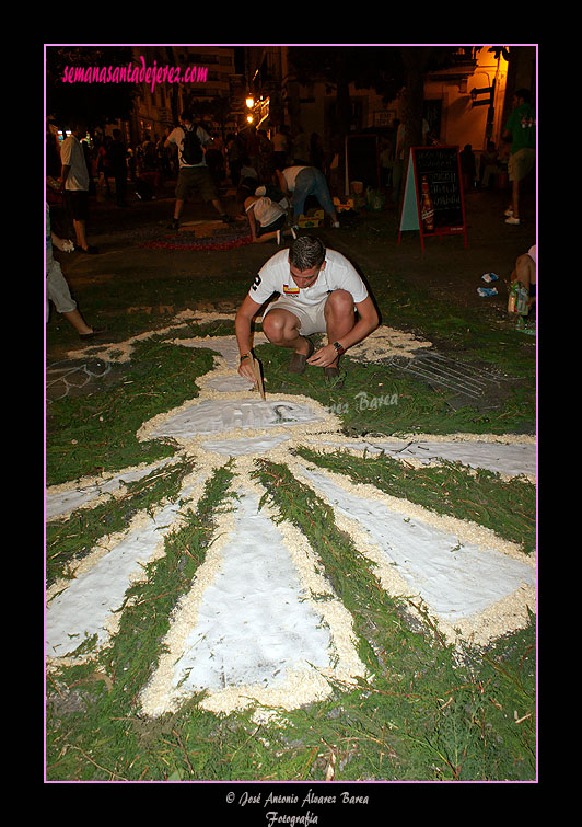 Montaje de alfombras para el Corpus Christi
