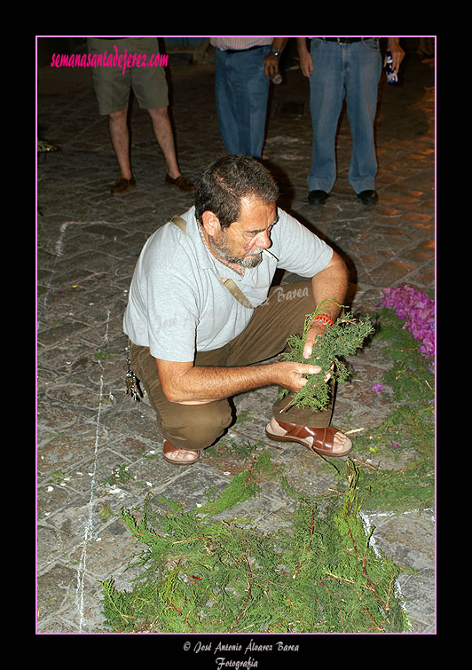 Montaje de alfombras para el Corpus Christi