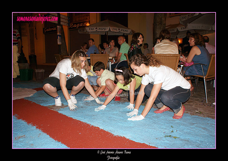 Montaje de alfombras para el Corpus Christi
