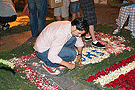 Montaje de alfombras para el Corpus
