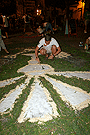 Montaje de alfombras para el Corpus