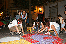 Montaje de alfombras para el Corpus
